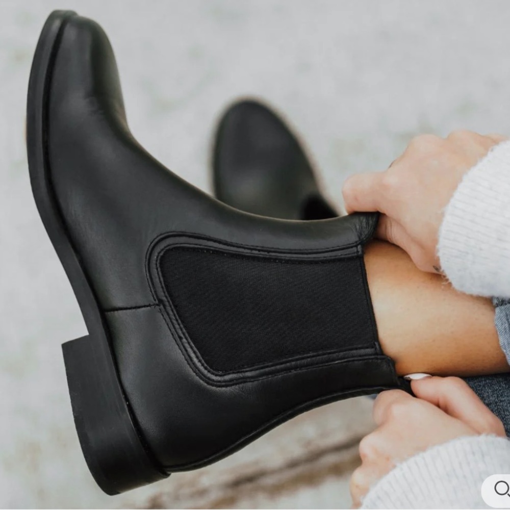 Thursday Boot Company black vegan Duchess Chelsea boot size 7.5